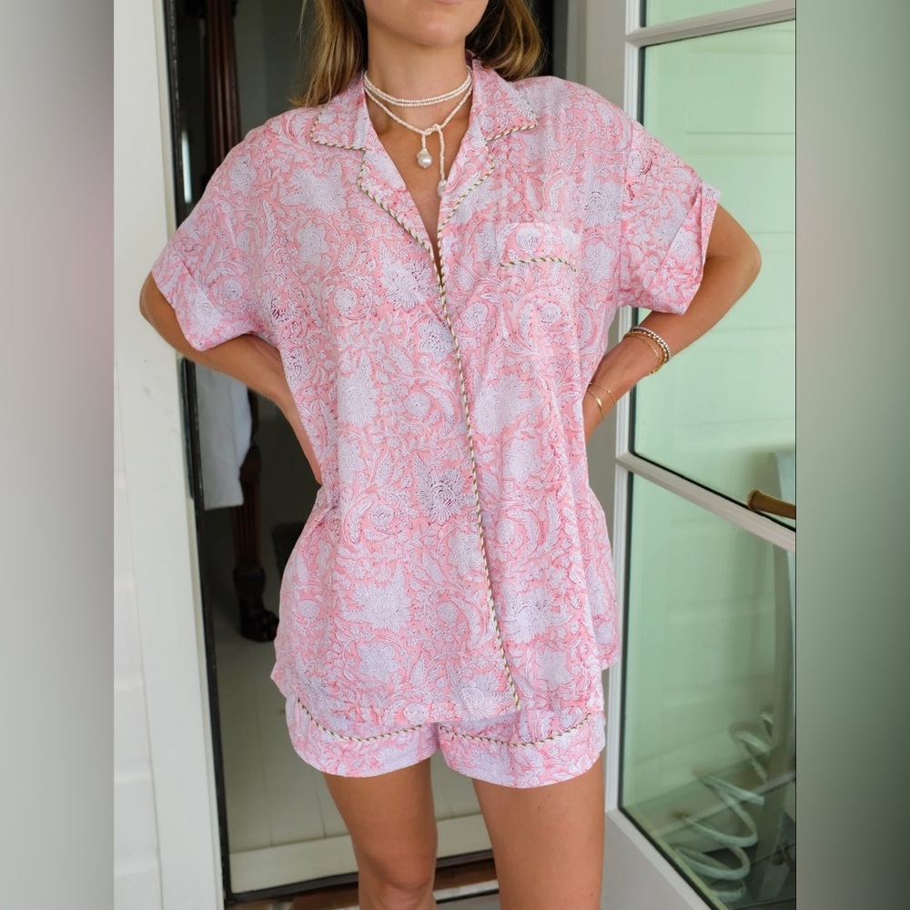 Darling Pink Floral Print Notched Collar Long Sleeve Button Down Resort Top NWOT